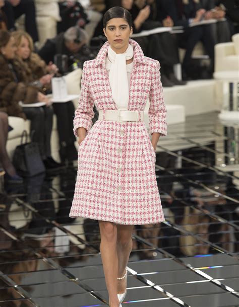 tailleur femme haute couture chanel|haute couture Chanel.